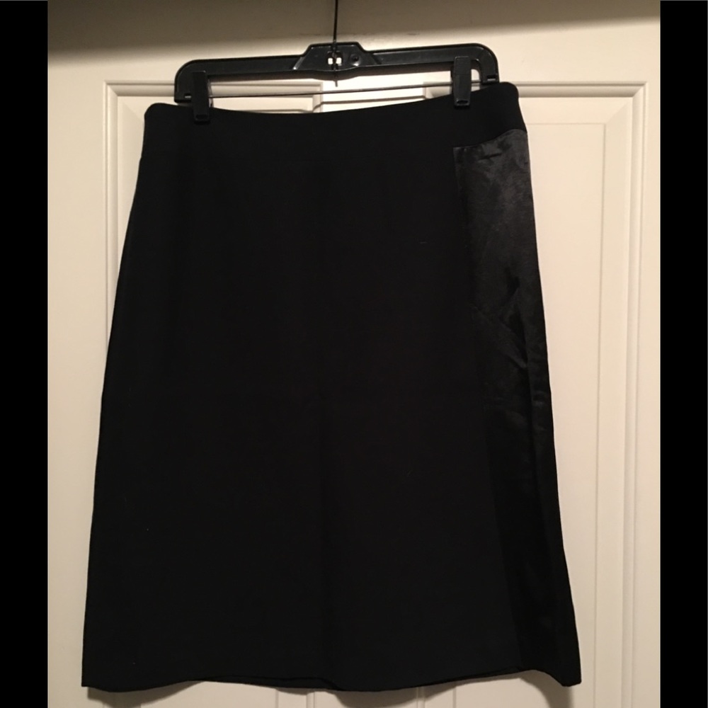 GAP Black Skirt 12. Lined. Crepe with satin stripe